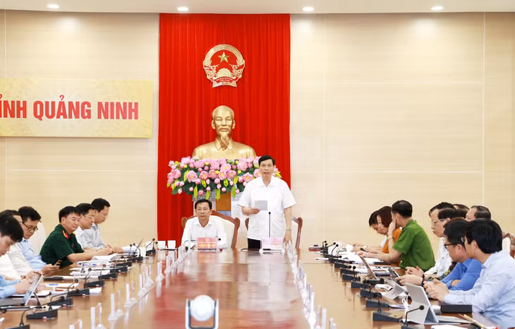 Đồng chí Nguyễn Đức Long, Chủ tịch UBND tỉnh, phát biểu tại hội nghị.