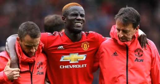  Eric Bailly đã gặp chấn thương rất nặng ở đầu gối.