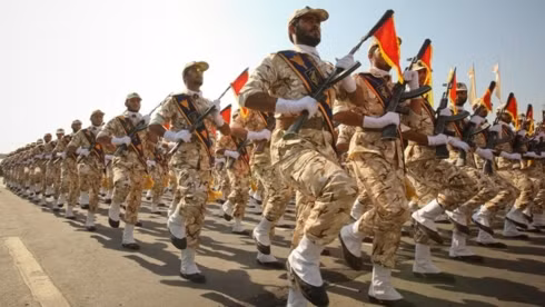 Lực lượng vệ binh cách mạng Iran trong một cuộc diễu binh năm 2011. Ảnh: Atlantic