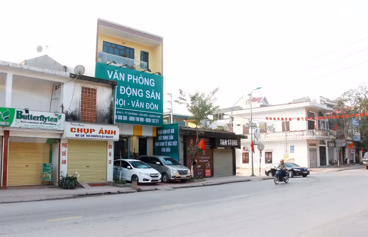 Nhiều văn phòng giao dịch bất động sản được thành lập mới.