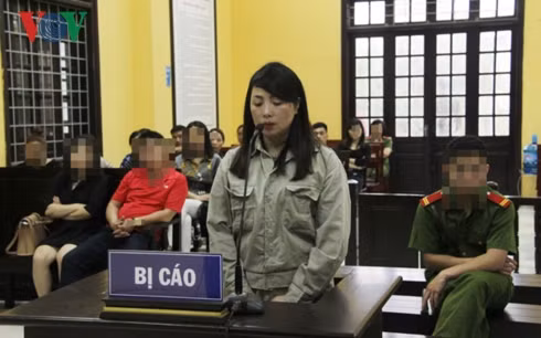  Đối tượng Nguyễn Thị Hiền tại phiên tòa.