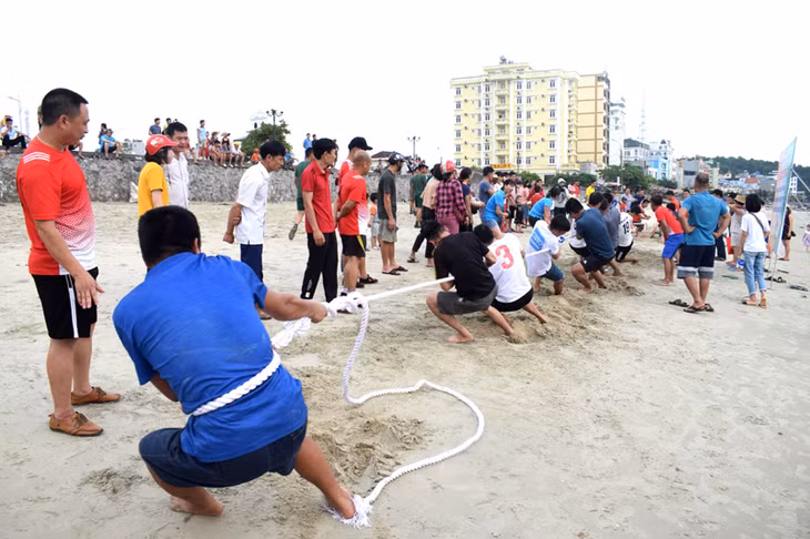 Kéo co là môn thể thao sôi động ngoài bãi biển