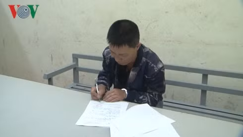  Nguyễn Mạnh Tuấn khai nhận mua ma túy để sử dụng và bán lẻ cho các con nghiện khác.