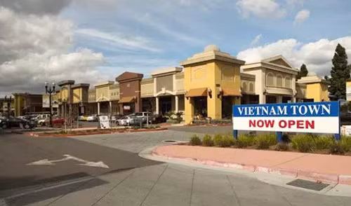 Trung tâm thương mại Vietnam Town, thành phố San Jose, bang California