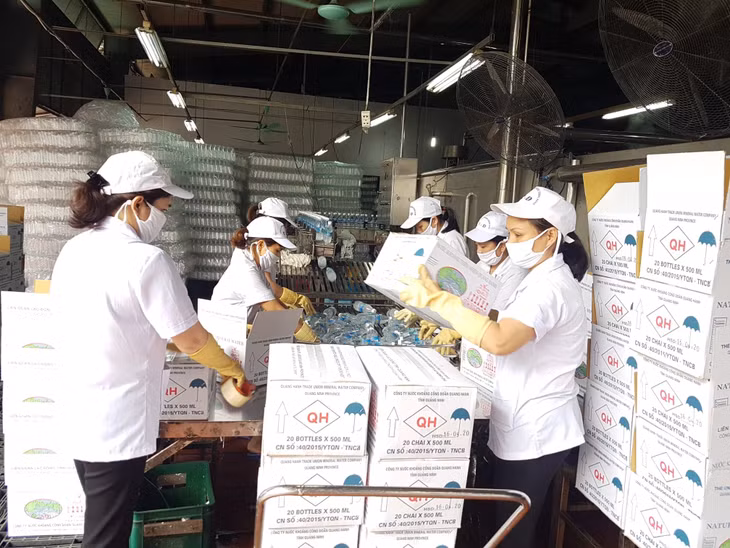 Công đoạn đóng bao bì được CNLĐ thực hiện rất cẩn thận. 
