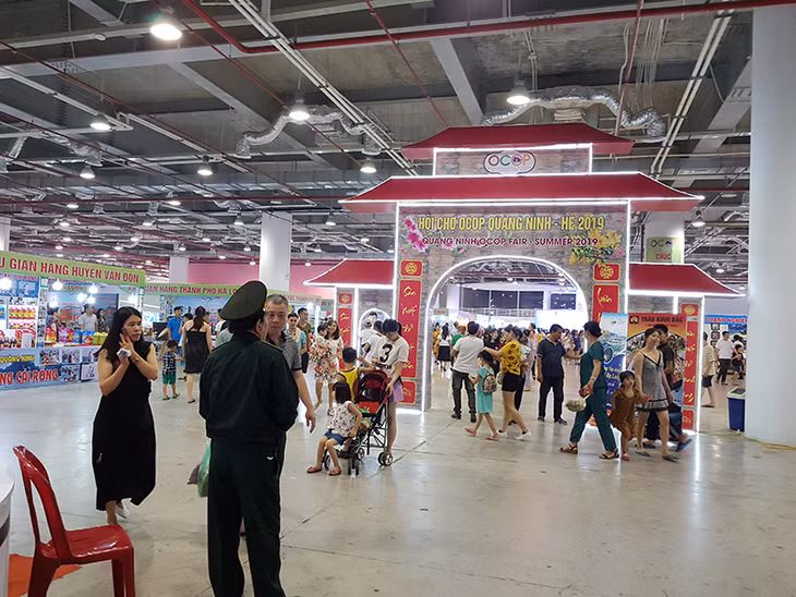 Với sự đa dạng về các sản phẩm hỗ trợ giúp chắc chắn sẽ đáp ứng kịp thời các nhu cầu về sản phẩm cách nhận trang phục lễ đó trong các nước trong khu vực lựa chọn điều kiện để các doanh nghiệp hợp tác xã sản xuất trong cơ hội quảng bá sản phẩm Tìm kiếm thị trường.