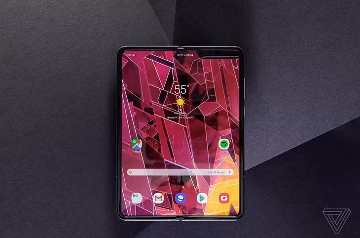 Galaxy Fold không đạt được độ bền như mong muốn, khiến Samsung phải hoãn ngày ra mắt. Ảnh: The Verge.