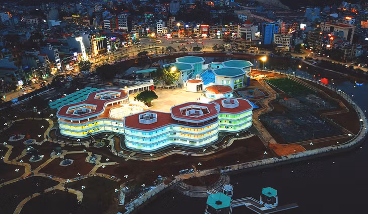 Cung Văn hoá thanh, thiếu nhi tỉnh Quảng Ninh mới khánh thành, đưa vào sử dụng sẽ là điểm hấp dẫn cho trẻ em thành phố Hạ Long đến học các lớp năng khiếu trong dịp hè 2019. Ảnh: Đỗ Phương