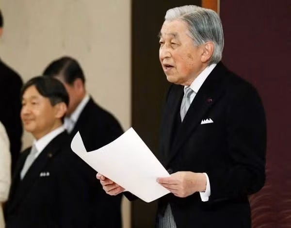 Nhật hoàng Akihito đọc tuyên bố thoái vị. Ảnh: AFP.