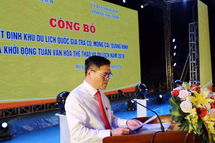 Đồng chí Bùi Văn Khắng, Phó Chủ tịch UBND tỉnh phát biểu tại buổi lễ.
