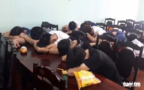  71 nam nữ thanh niên dương tính với ma túy. (Ảnh: Tuổi trẻ)