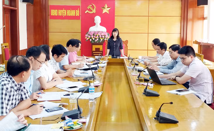 Đồng chí Trịnh Thị Minh Thanh, Uỷ viên Ban Thường vụ Tỉnh uỷ, Phó Chủ tịch Thường trực HĐND tỉnh chủ trì buổi làm việc