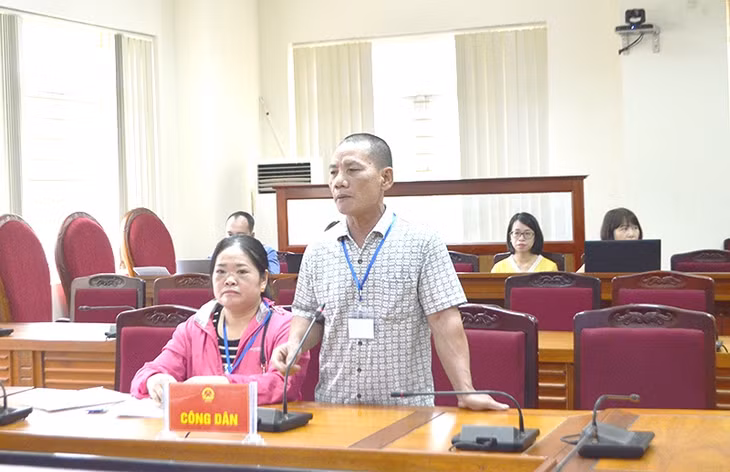 Người dân trình bày nội dung khiếu nại tại buổi tiếp công dân định kỳ của Hội đồng Tiếp công dân tỉnh, tháng 4/2019. Ảnh: Thanh Hoa
