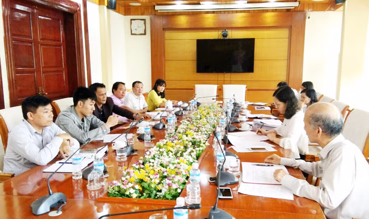 Đoàn kiểm tra tại Chợ Cái Rồng
