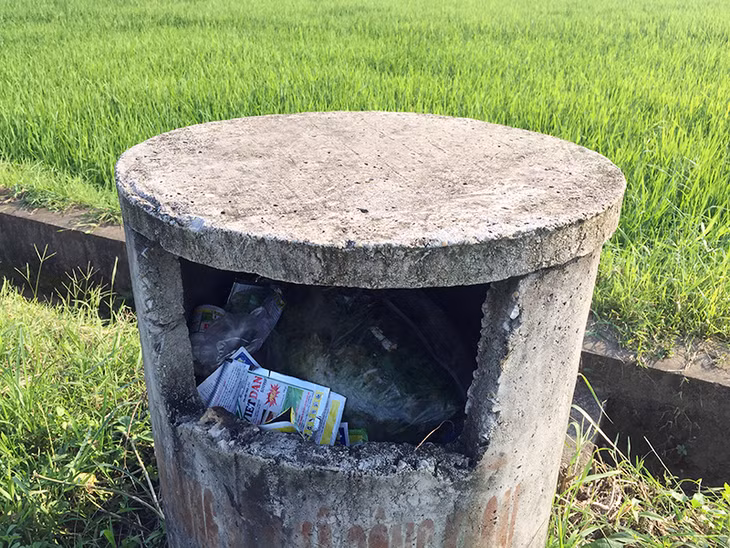 Nông dân trong tỉnh đã có ý thức, tự giác thu gom vỏ thuốc bao bì thực vật sau khi sử dụng.