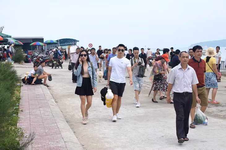 Theo Phòng VHTT huyện Cô Tô thì lượng khách du lịch từ 27 đến 30/4 luôn duy trì trên dưới 10.000 khách lưu trú/ngày