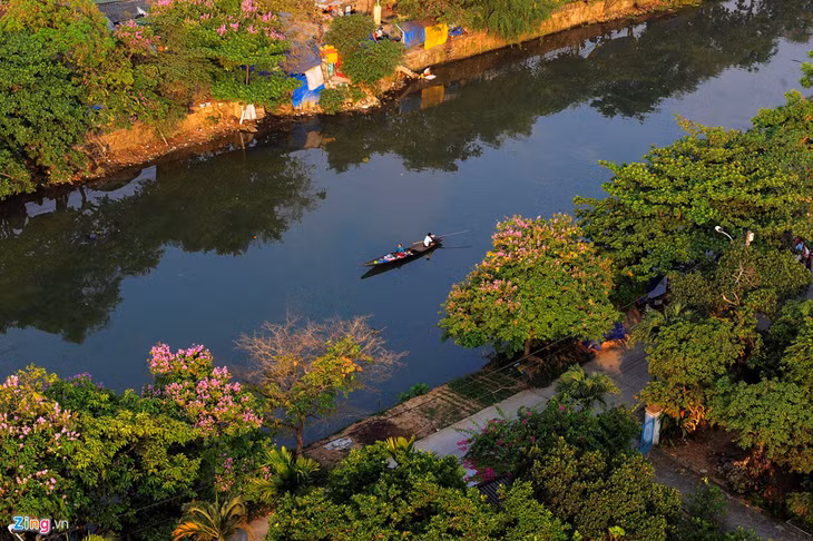  Khung cảnh bình yên giữa lòng thành phố là một trong nhiều điểm thu hút du khách khi được ngắm cảnh từ trên cao.