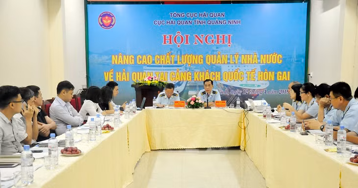 Quảng cảnh hội nghị.