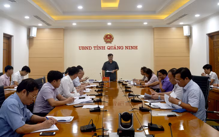 Đồng chí Phó Chủ tịch UBND tỉnh Bùi Văn Khắng, Trưởng Ban Đại diện hội đồng quản trị NHCSXH tỉnh kết luận cuộc họp.