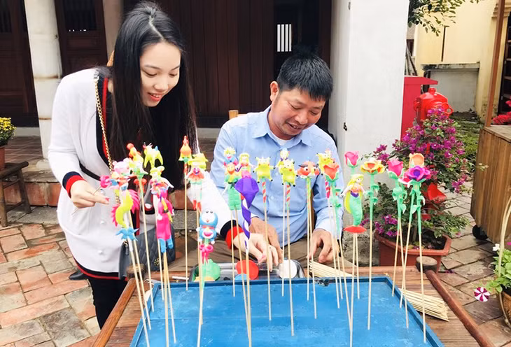 TP Uông Bí khuyến khích nhân rộng mô hình nghề truyền thống nặn tò he tại lễ hội Yên Tử
