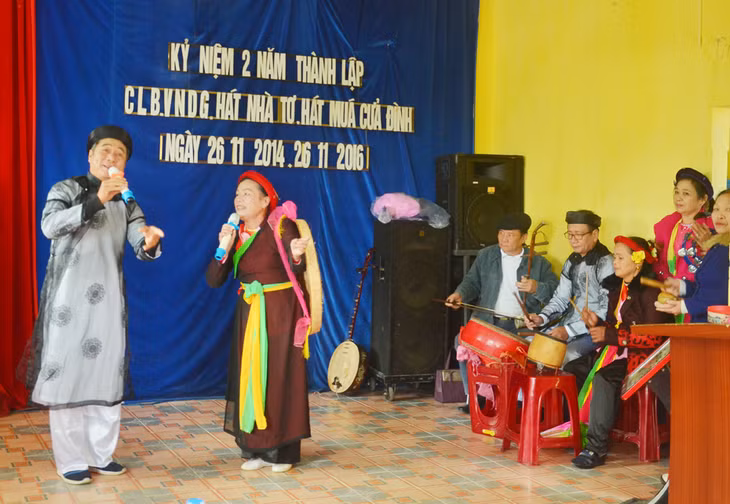 Một buổi giao lưu biểu diễn văn nghệ của câu lạc bộ.