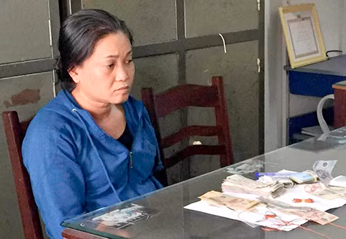 Nghi can trộm tiền công đức. Ảnh: Trần Hóa.