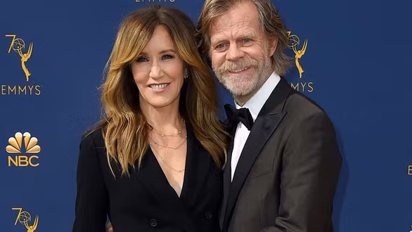 Diễn viên Felicity Huffman cùng chồng là diễn viên William H. Macy - Ảnh: AP