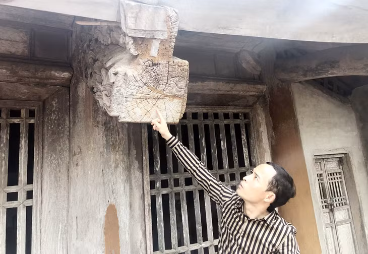 Những đầu cột đã bị mục nát.