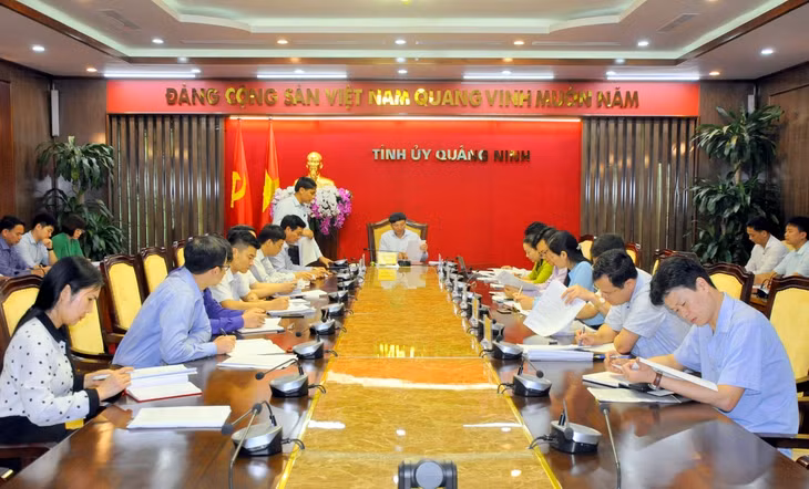 Quang cảnh buổi làm việc.