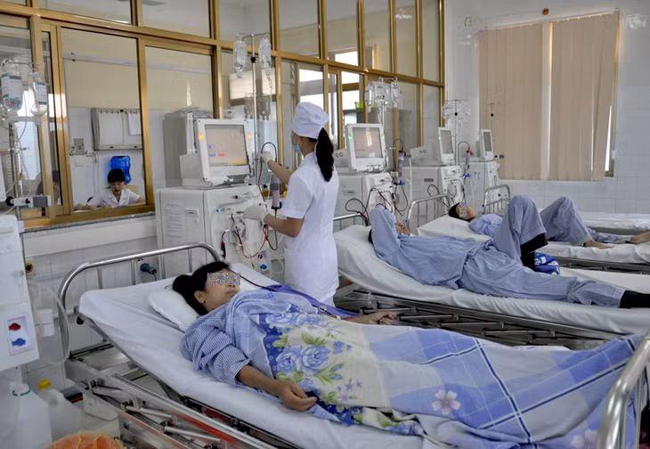 Điều trị chạy thận nhân tạo cho bệnh nhân suy thận tại Bệnh viện Đa khoa tỉnh.