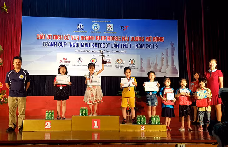 VĐV Nguyễn Ngọc Thảo Nguyên, Quảng Ninh nhận HCV lứa tuổi U7 nữ