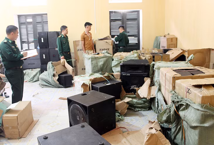 Đồn Biên phòng Bắc Sơn bắt giữ vụ vận chuyển lô hàng điện tử nhập lậu