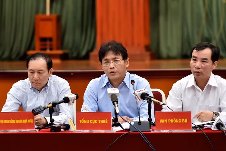 Ông Đặng Ngọc Minh-Phó Tổng cục trưởng Tổng cục Thuế trả lời tại họp báo. Ảnh:VGP/Huy Thắng.