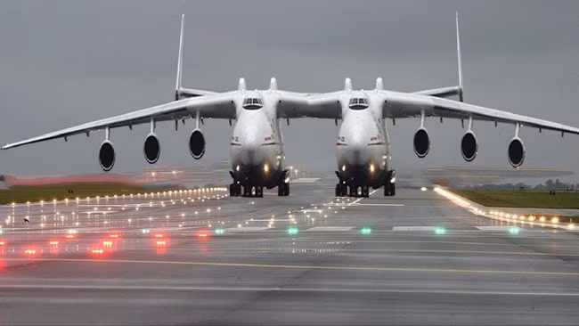 Máy bay lớn nhất thế giới của hãng Stratolaunch.