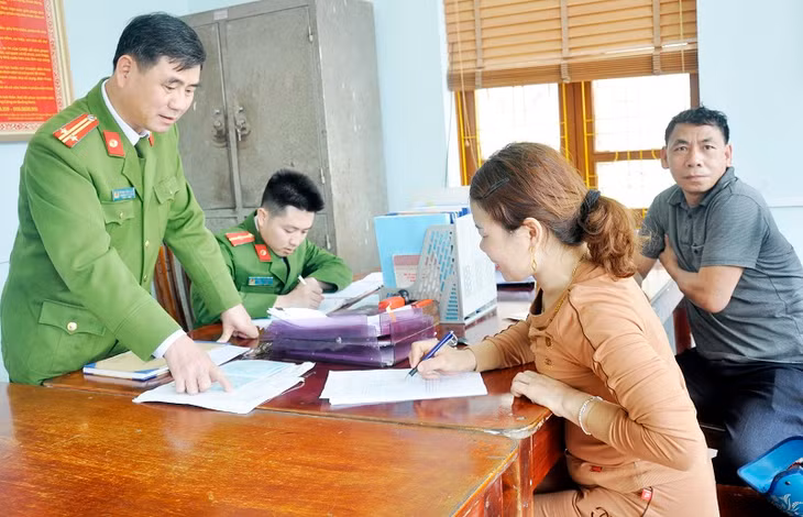 Trong mọi công việc Trung tá Hoàng Thanh Sơn luôn nhiệt tình tận tụy, được người dân ghi nhận đánh giá cao. 