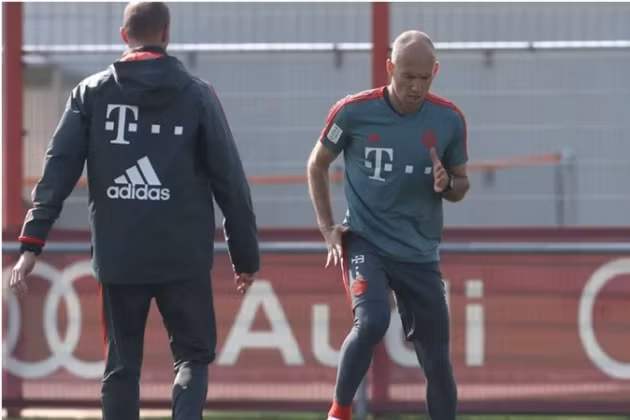  Robben đả trở lại tập luyện.
