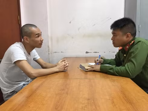 Đối tượng Bùi Thanh Tuấn tại cơ quan công an