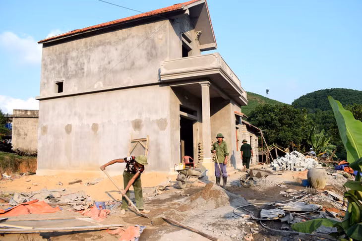 Xây nahf theo chương trình 167 của ia đình anh Đặng Coóng Si, thôn Làng Han, xã Đồn Đạc