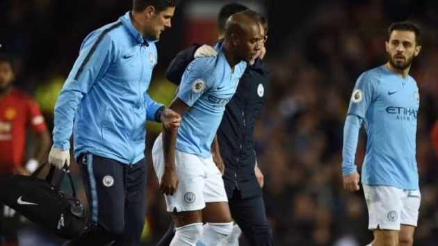  Manchester City đang hồi hộp chờ đợi kết quả kiểm tra chấn thương của Fernandinho trong 24 giờ tới.