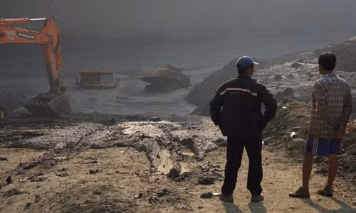 Hiện trường vụ sập hầm khai thác ngọc ở Hpakant, Kachin, Myanmar hôm nay. Ảnh: Reuters.