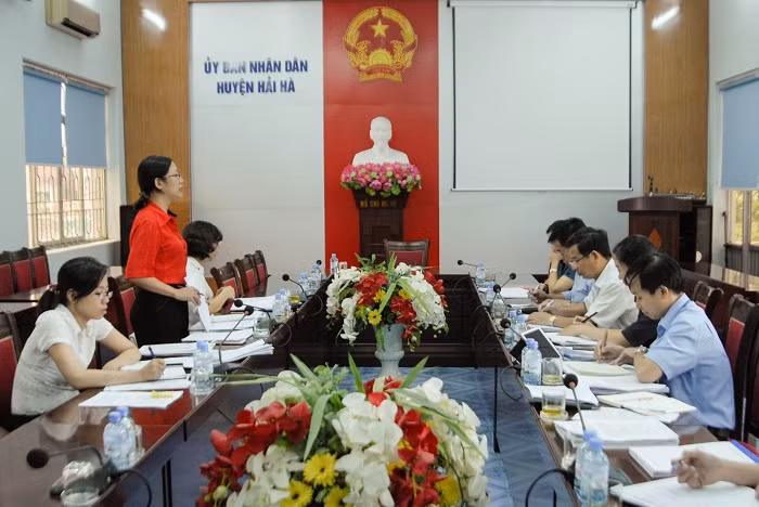 Đoàn giám sát của Thường trựcHĐND tỉnh làm việc với UBND huyện Hải Hà.