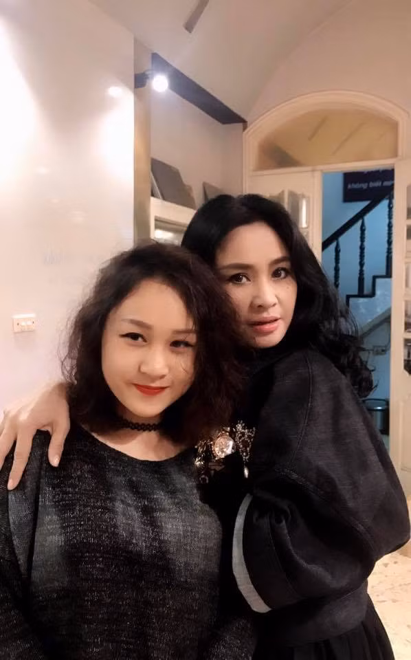 Thiện Thanh thừa nhận khá áp lực khi là con gái của người nổi tiếng.