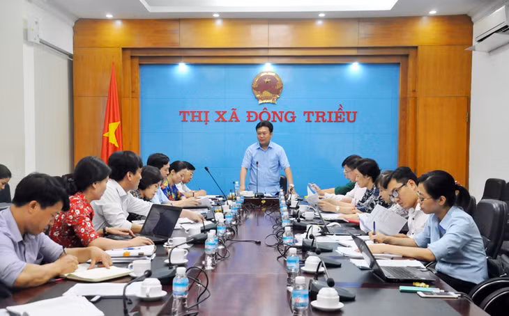Đoàn giám sát của Thường trực HĐND tỉnh làm việc với UBND TX Đông Triều về việc thực hiện chính sách đối với người làm việc theo chế độ hợp đồng tại các đơn vị sự nghiệp công lập.