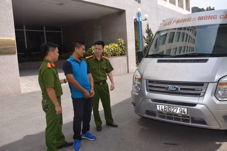 Trần Mạnh Dũng và tang vật vụ án.