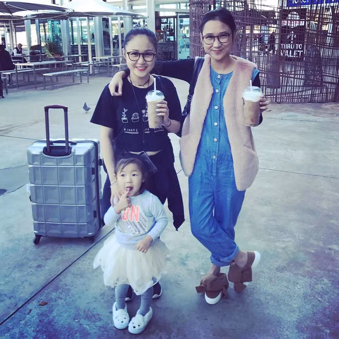 Thiện Thanh và chị gái Thanh Vân.
