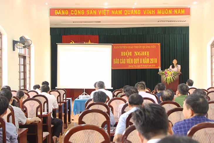 Ban Tuyên giáo Thị ủy Quảng Yên tổ chức hội nghị báo cáo viên quý 1 năm 2018