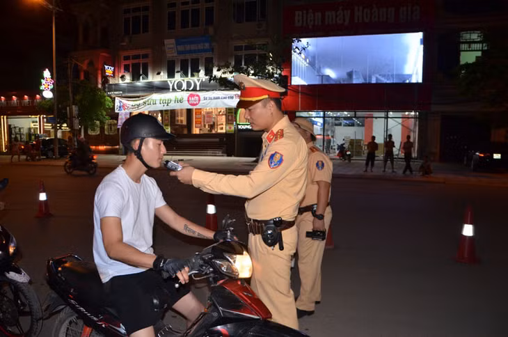 Công an thành phố thường xuyên kiểm tra, xử lý vi phạm ATGT để giảm thiểu tai nạn giao thông trên địa bàn