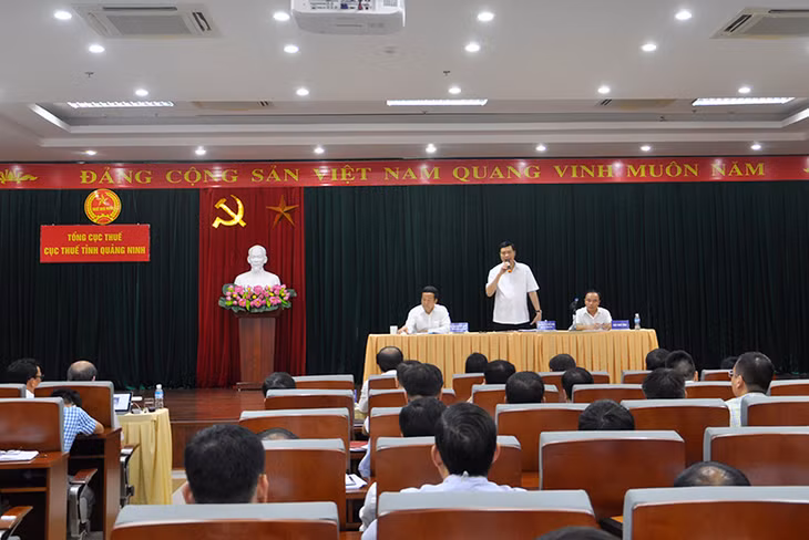 Quang cảnh buổi làm việc.