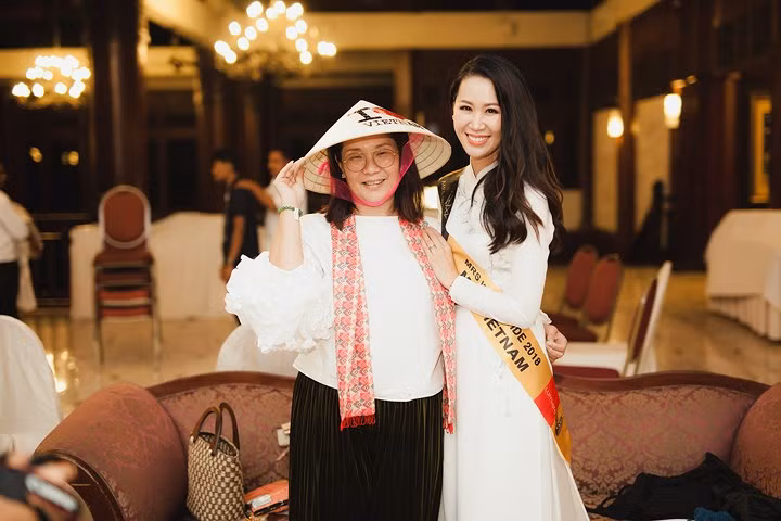  Năm 2008, cô lọt top 5 Hoa hậu Hoàn vũ Việt Nam và đoạt giải phụ Hoa hậu Thân thiện.