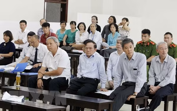 Các bị cáo tại phiên tòa. (Ảnh: Văn Điệp/TTXVN)
